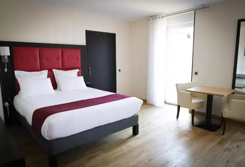 ホテル Logis Hôtel Saint Guirec Et De La Plage