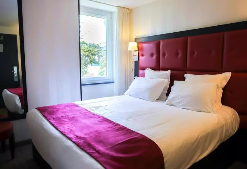 ホテル Logis Hôtel Saint Guirec Et De La Plage