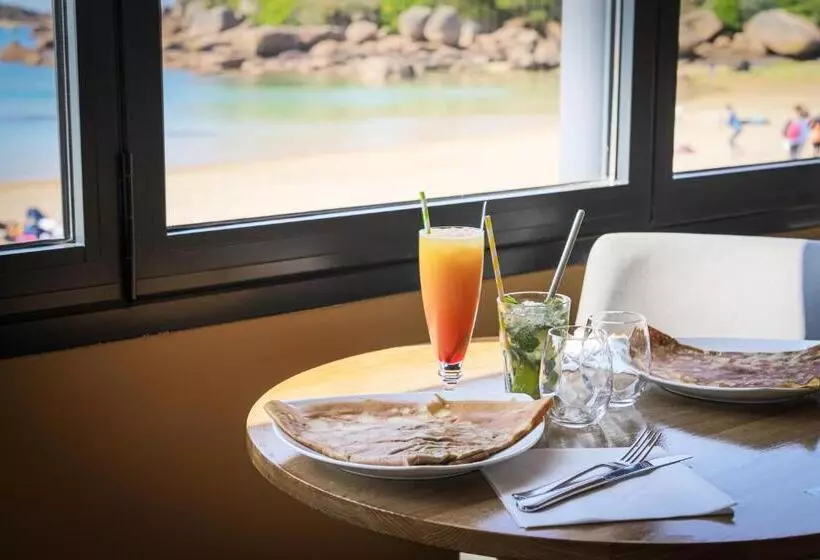 ホテル Logis Hôtel Saint Guirec Et De La Plage