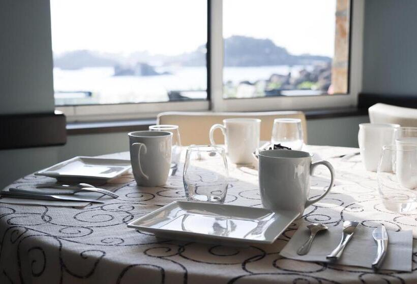 Hotel Logis Hôtel Saint Guirec Et De La Plage