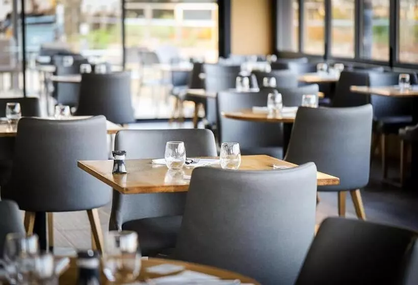 ホテル Logis Hôtel Saint Guirec Et De La Plage