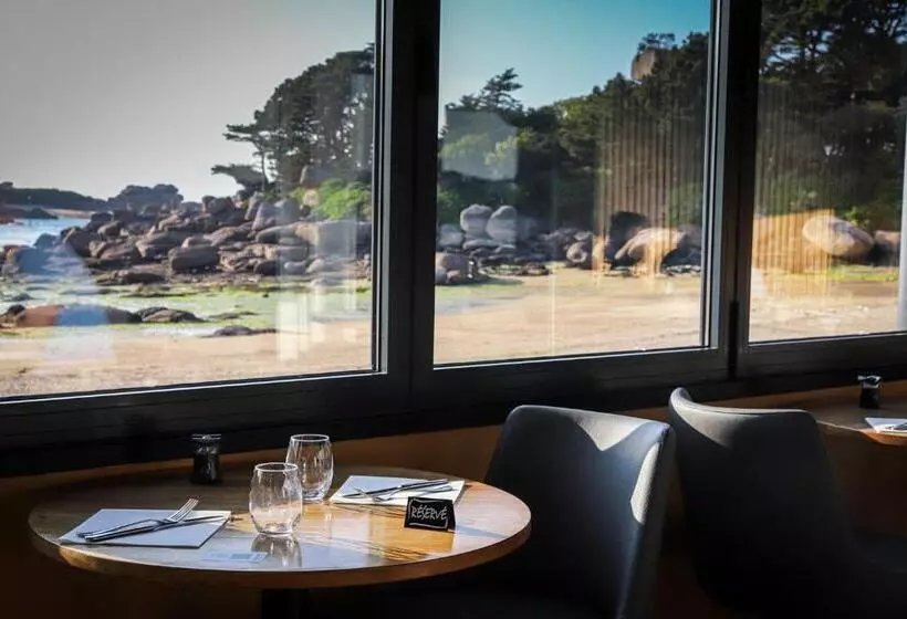ホテル Logis Hôtel Saint Guirec Et De La Plage