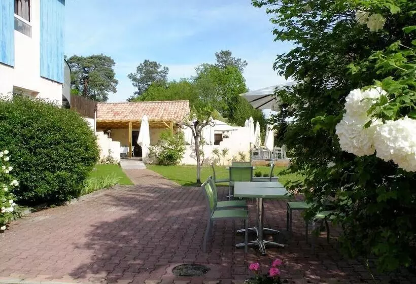 Logis Hôtels Le Pont Bernet Hotel 2 étoiles Et Restaurant