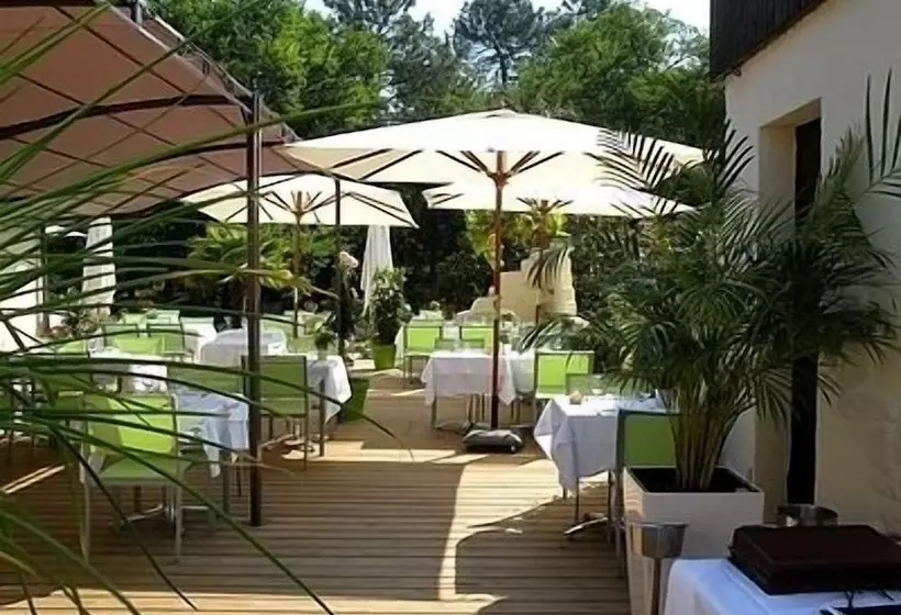 Logis Hôtels Le Pont Bernet Hotel 2 étoiles Et Restaurant