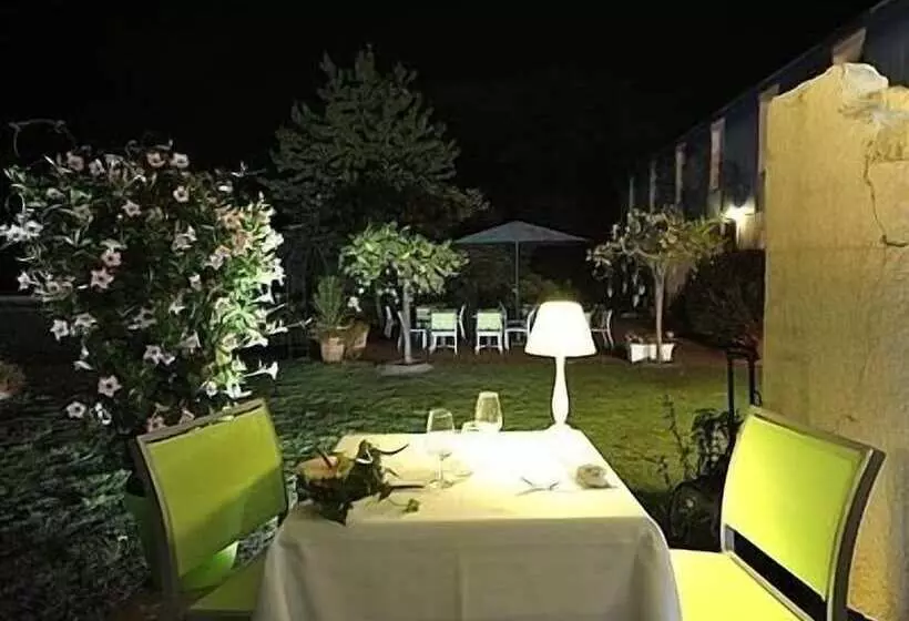 Logis Hôtels Le Pont Bernet Hotel 2 étoiles Et Restaurant