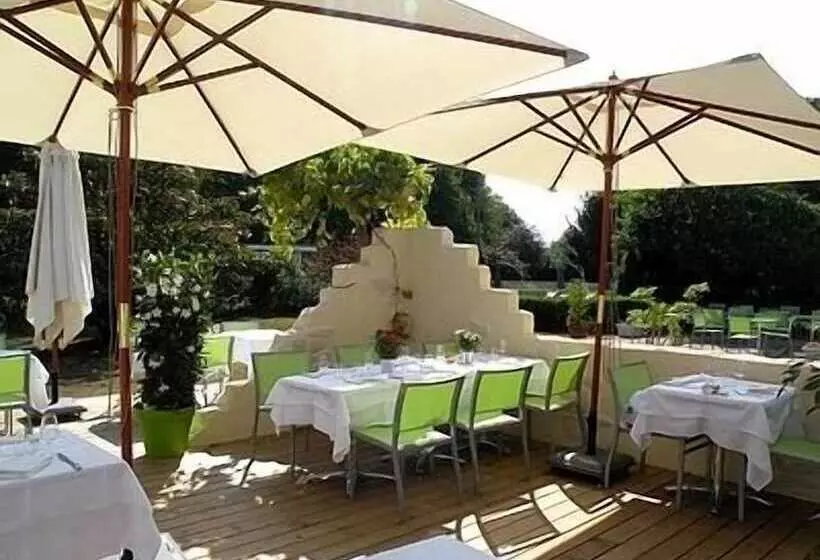 Logis Hôtels Le Pont Bernet Hotel 2 étoiles Et Restaurant