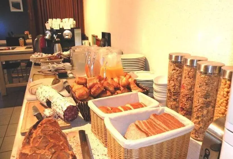 Logis Hôtels Le Pont Bernet Hotel 2 étoiles Et Restaurant