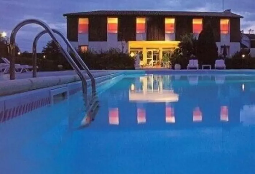 Logis Hôtels Le Pont Bernet Hotel 2 étoiles Et Restaurant