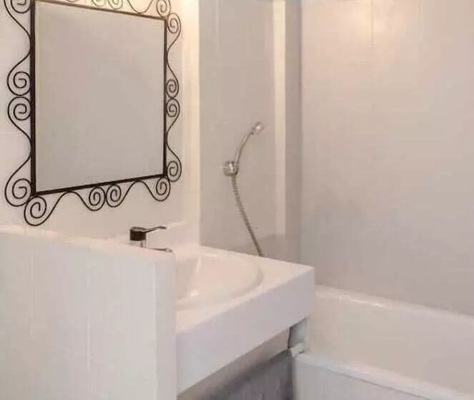 Logis Hôtels Le Pont Bernet Hotel 2 étoiles Et Restaurant