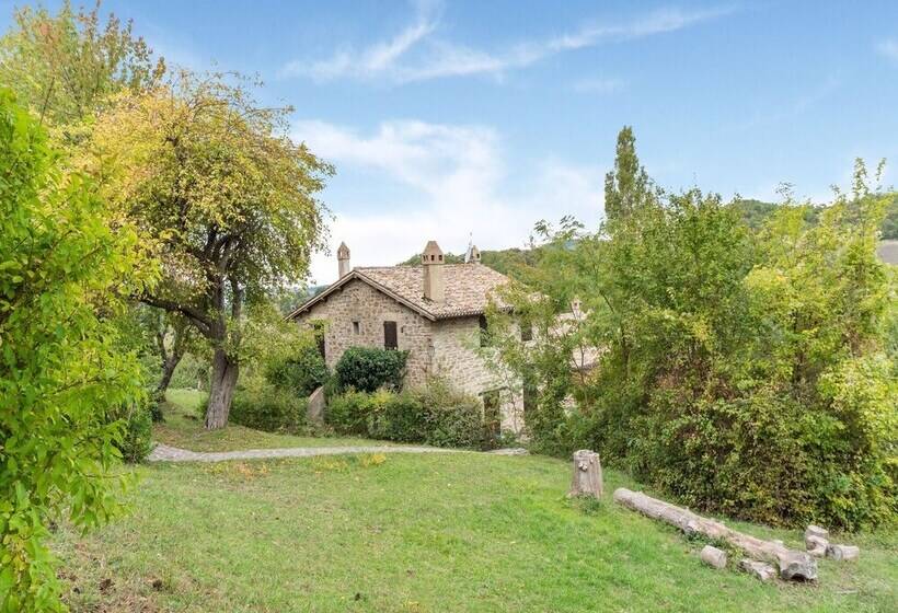 Cozy Cottage With Pool In Assisi