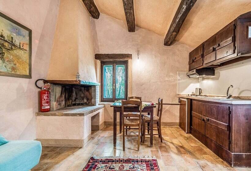 Cozy Cottage With Pool In Assisi