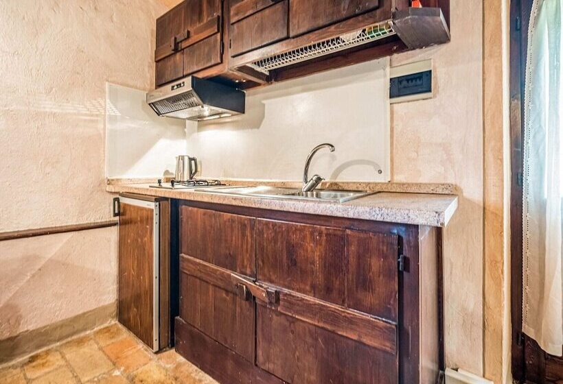 Cozy Cottage With Pool In Assisi