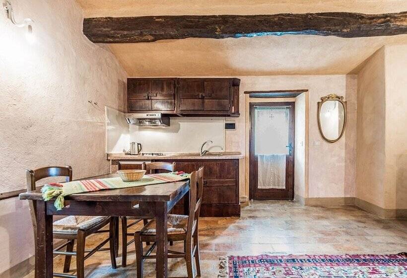 Cozy Cottage With Pool In Assisi