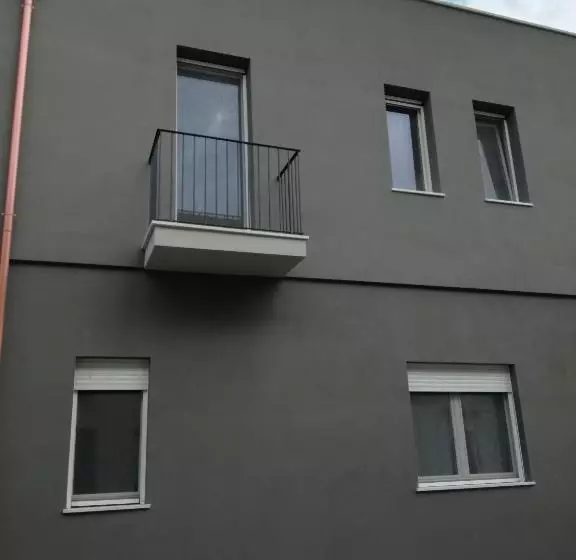 ベッドアンドブレックファースト Adagiostay