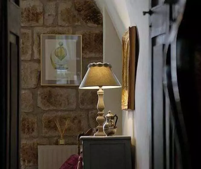 تختخواب و صبحانه Torre Di Vico Residenza D'epoca