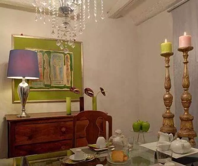 تختخواب و صبحانه Torre Di Vico Residenza D'epoca
