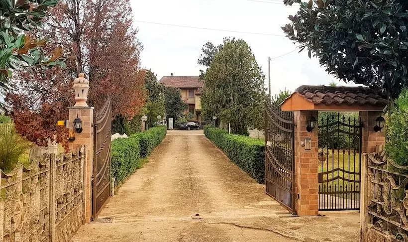 Majatalo B&b Ricci By Holidayngo