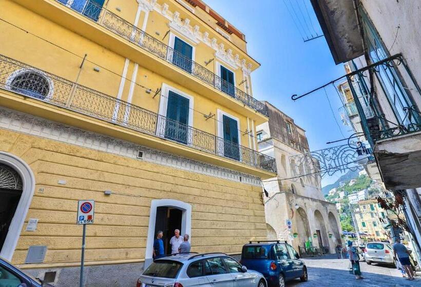 بنسيون Della Monica Rooms