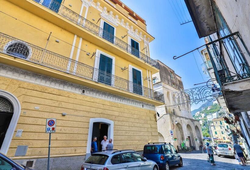 بنسيون Della Monica Rooms