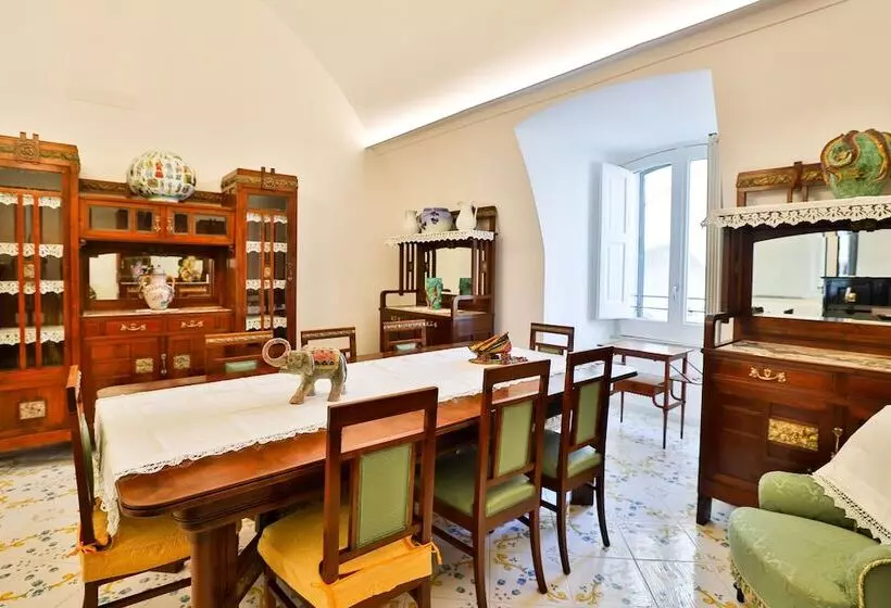 پانسیون Della Monica Rooms