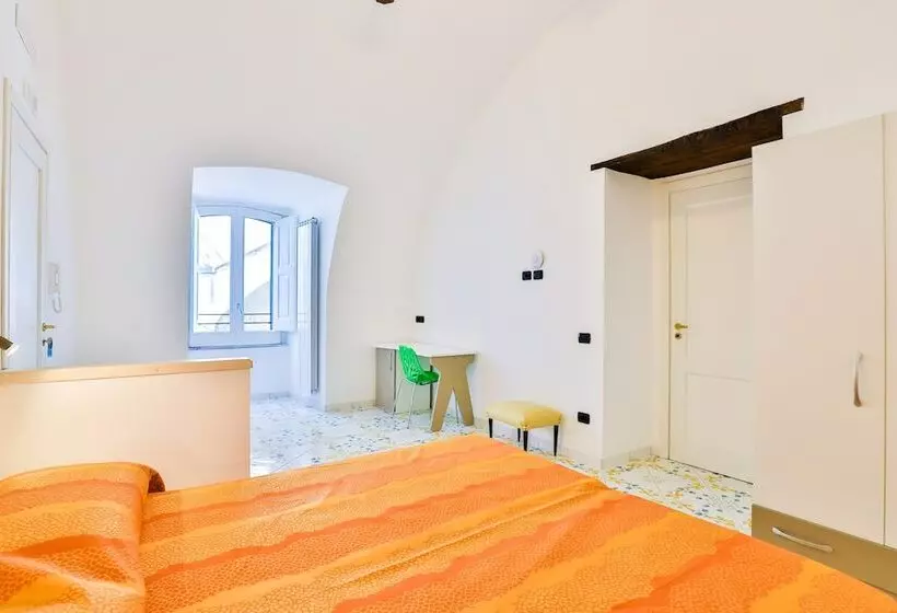 پانسیون Della Monica Rooms