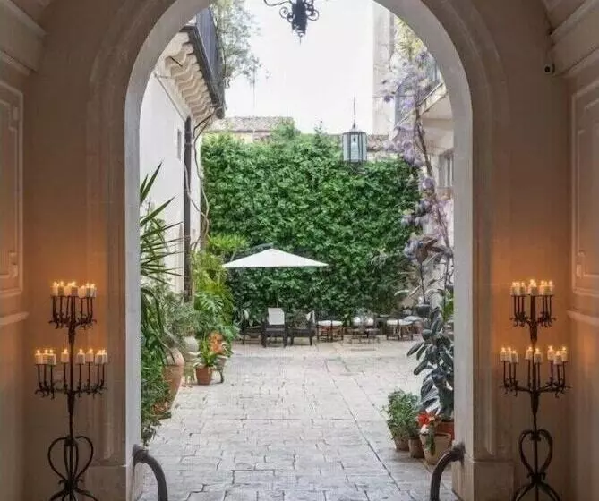 تختخواب و صبحانه Palazzo Degli Antoci