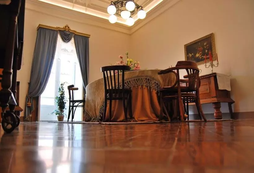 تختخواب و صبحانه Palazzo Degli Antoci