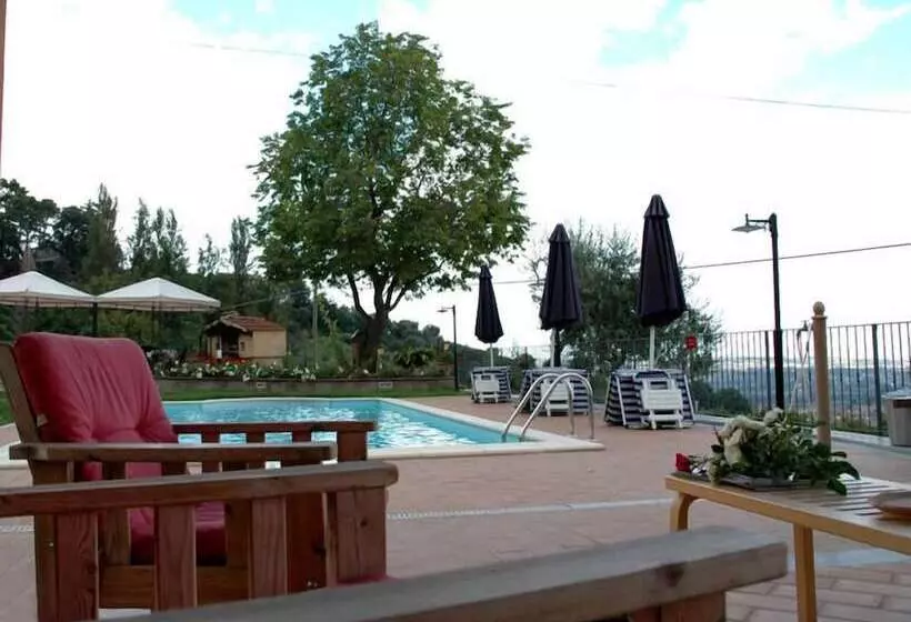 田舎風ホテル Poggio Montali