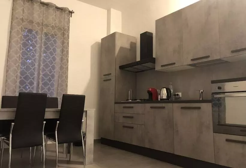 پانسیون Attico Valente