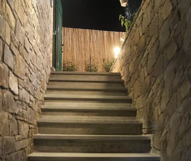 پانسیون The Garden