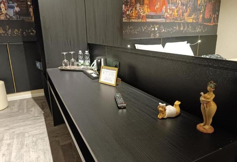 پانسیون Theatrum Rooms And Suite