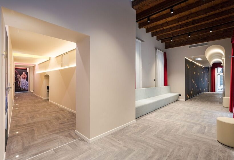 پانسیون Theatrum Rooms And Suite