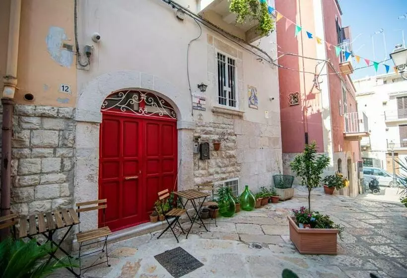 تختخواب و صبحانه Redmood Guesthouse