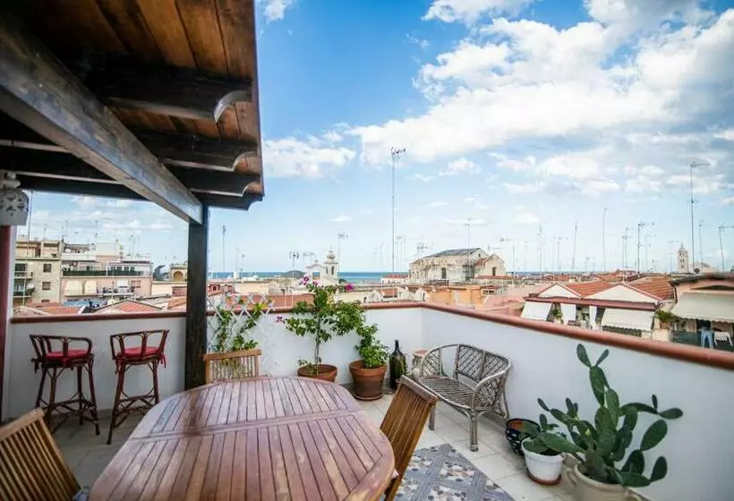 تختخواب و صبحانه Redmood Guesthouse