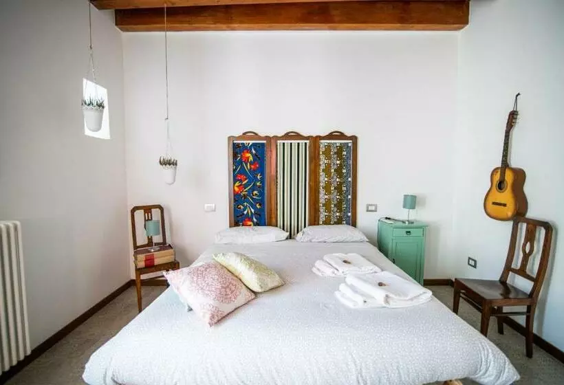 تختخواب و صبحانه Redmood Guesthouse