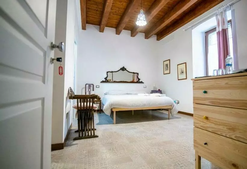 تختخواب و صبحانه Redmood Guesthouse