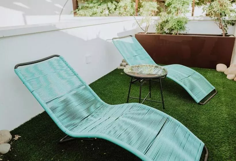 تختخواب و صبحانه Suite1212  Pirrelli