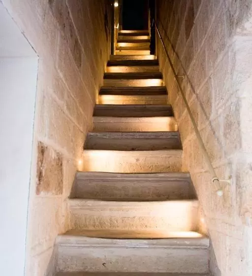 تختخواب و صبحانه Suite1212  Pirrelli