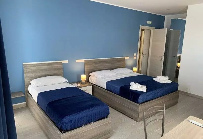 Hostelli Naxos Laguna Beach