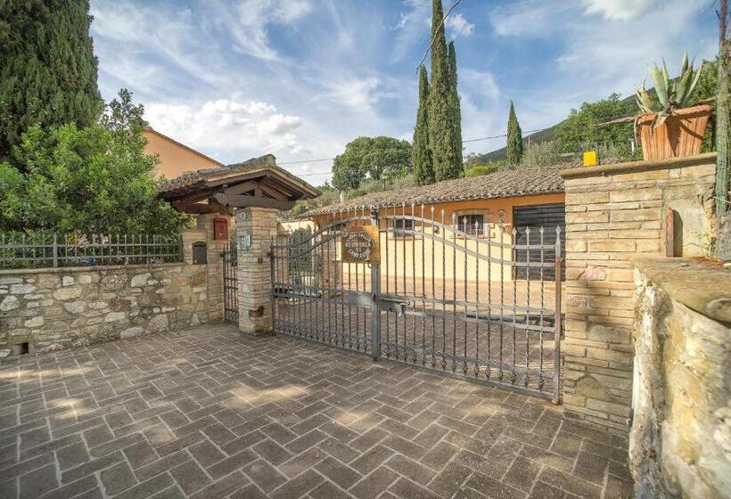 ベッドアンドブレックファースト L Agrifoglio Di Assisi Residenza Di Campagna