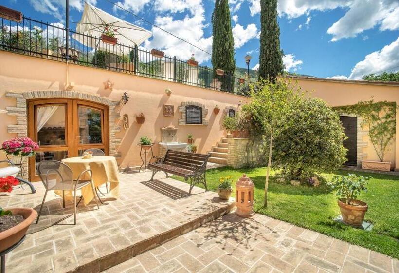 ベッドアンドブレックファースト L Agrifoglio Di Assisi Residenza Di Campagna