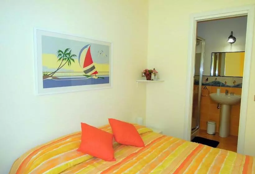 تختخواب و صبحانه Sole E Mare