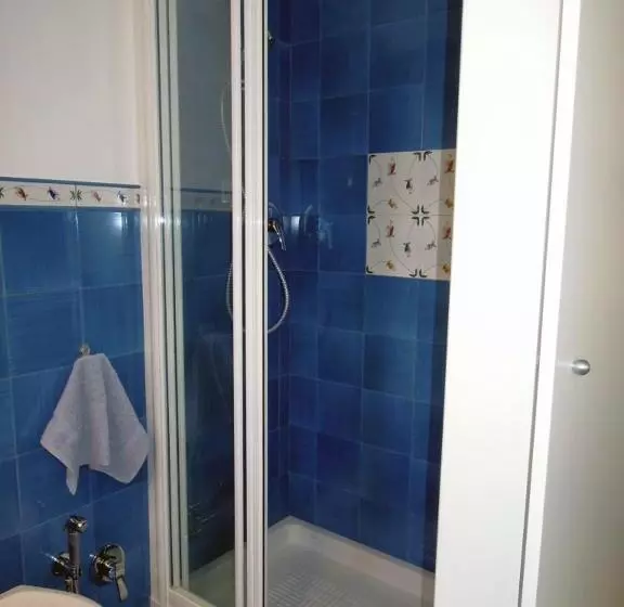 تختخواب و صبحانه Sole E Mare