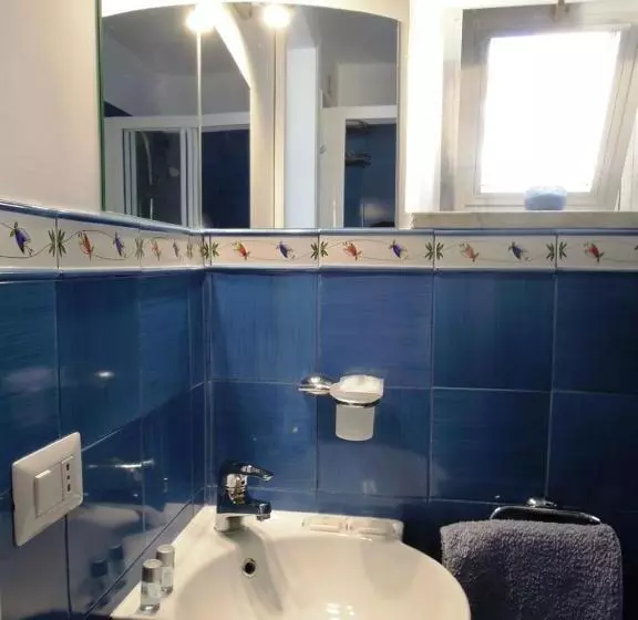 تختخواب و صبحانه Sole E Mare