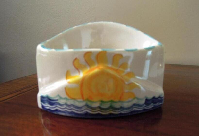 تختخواب و صبحانه Sole E Mare