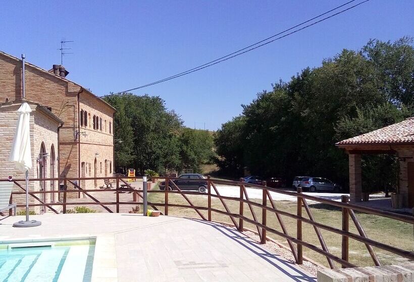 فندق ريفى Agriturismo Forestale Luti