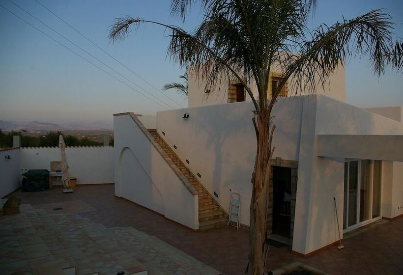 بنسيون Baglio La Giummara