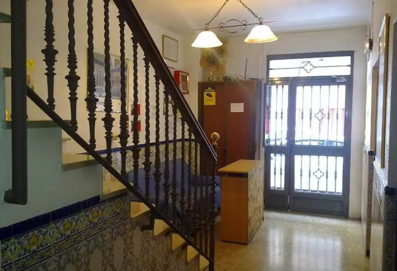 مسافرخانه Ab Pension Granada