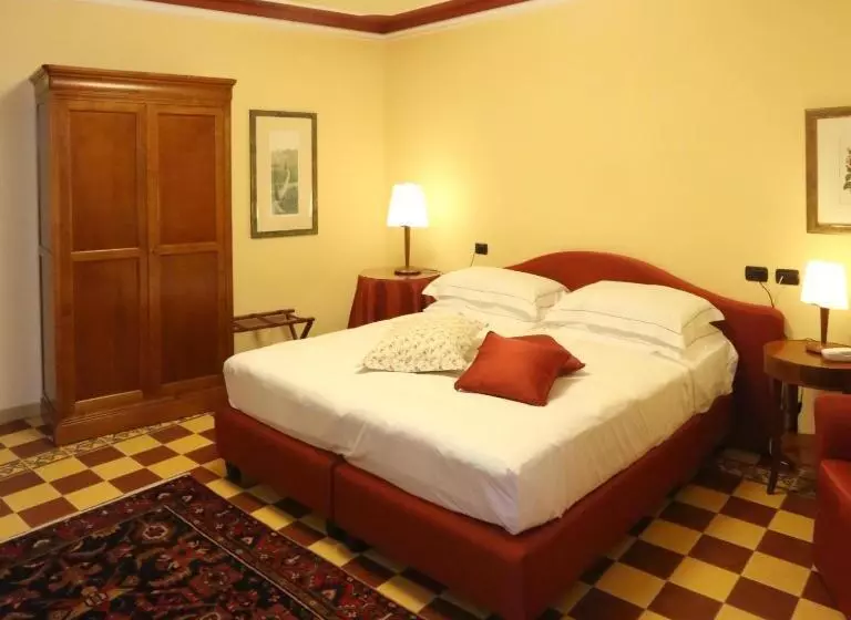 Отель Albergo Castiglione Langhe