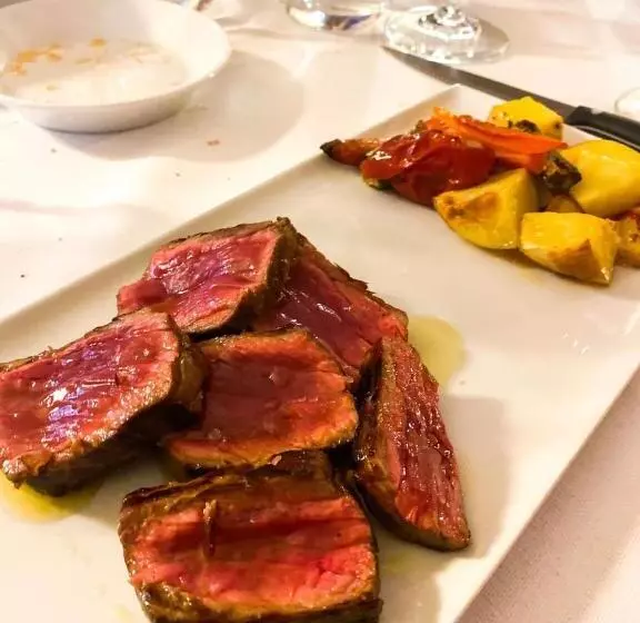 Отель Albergo Castiglione Langhe